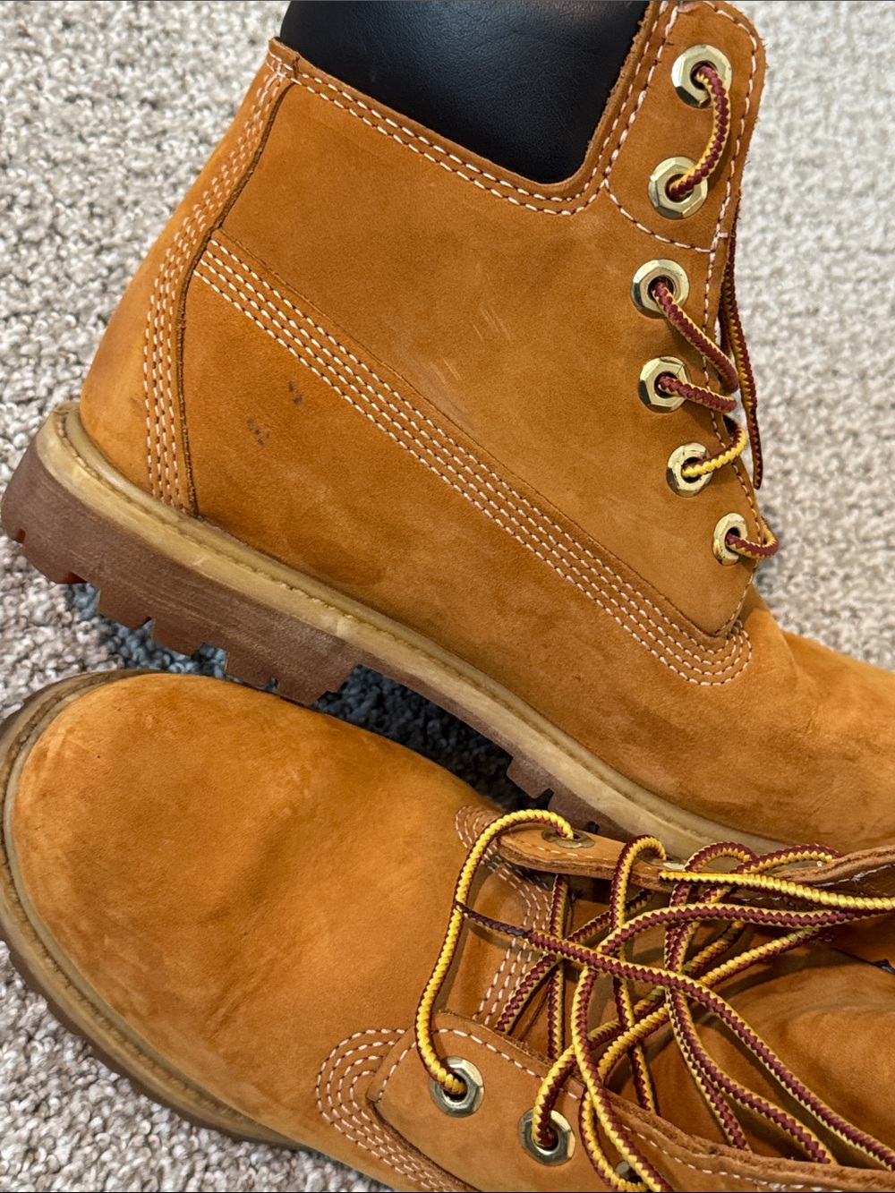 Timberland Women’s 7.5 Wheat/Tan Classic Work Boots with Black Collar - Picture 9 of 9